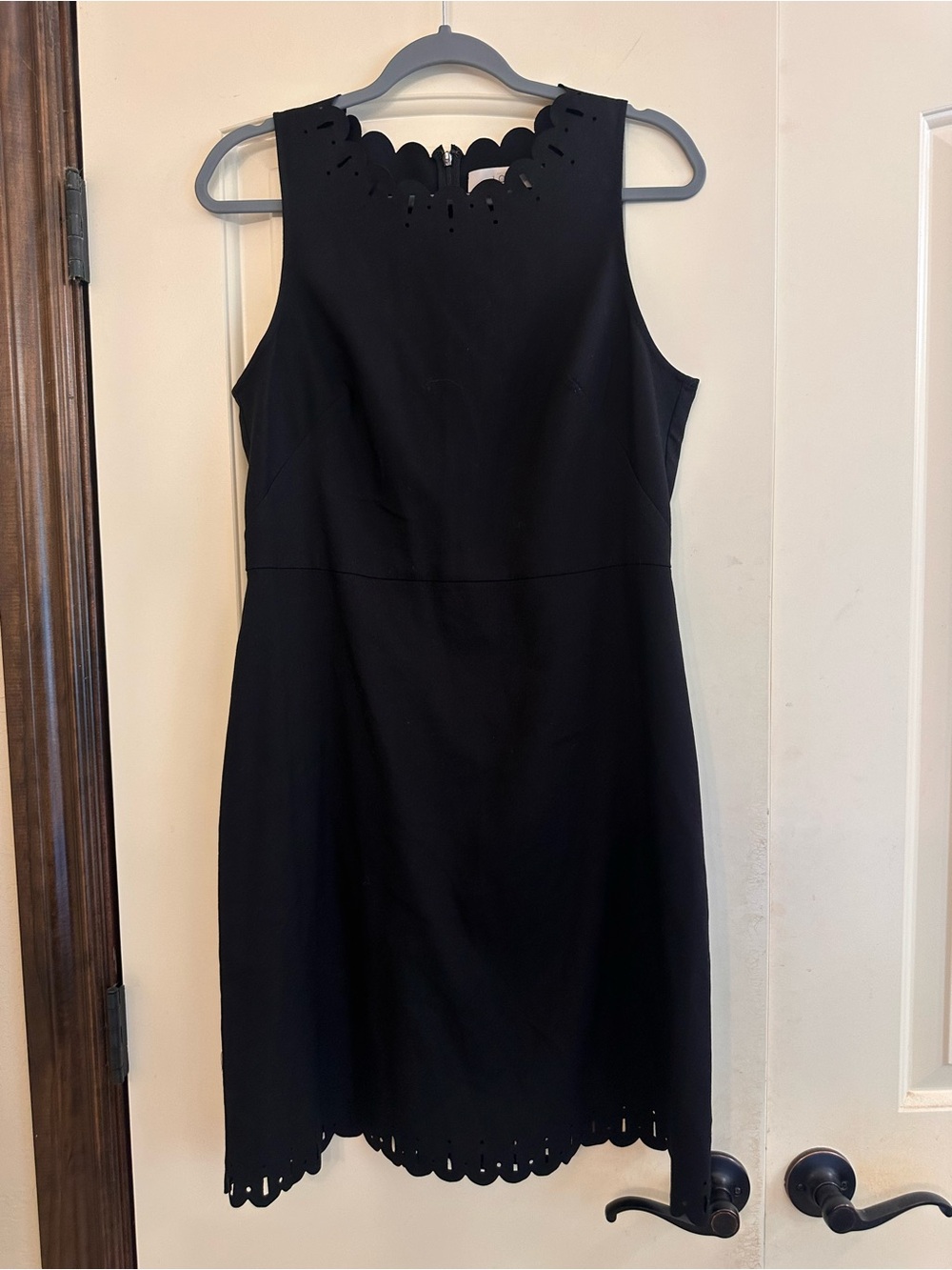 LOFT Black Sleeveless Scallop-Neck Sheath Dress